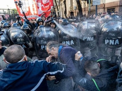 „Das ist keine Straffung, das ist ein Verbrechen“: Die Entscheidung, die Empörung und Proteste in ganz Griechenland auslöste.