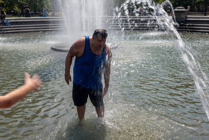 UN: 2025 Among Top Three Warmest Years on Record