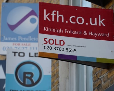 UK House Prices Hit Record £299,862 as October Growth Accelerates