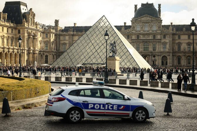Louvre Heist Sparks Debate on Colonial-Era Origins of Crown Jewels