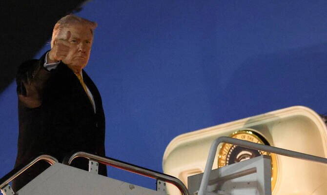 U.S. Senators Hold Rare Weekend Session Amid Ongoing Government Shutdown