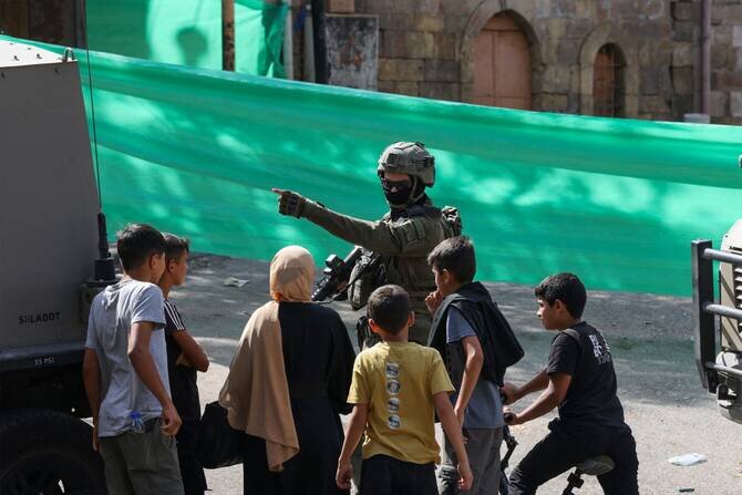 Israeli Forces Detain 442 Palestinians in West Bank