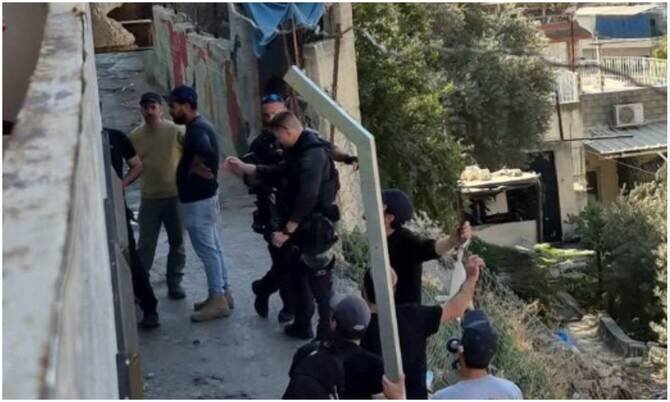 Israeli Forces Evict Palestinian Families from Homes in Jerusalem