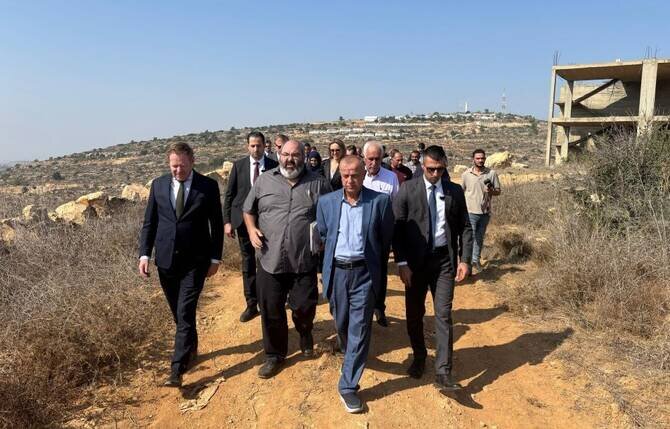 Netherlands Considers Trade Ban on Goods from Israeli Settlements