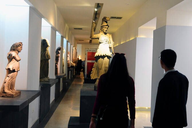 Thieves Steal Ancient Roman-Era Statues from National Museum in Syria