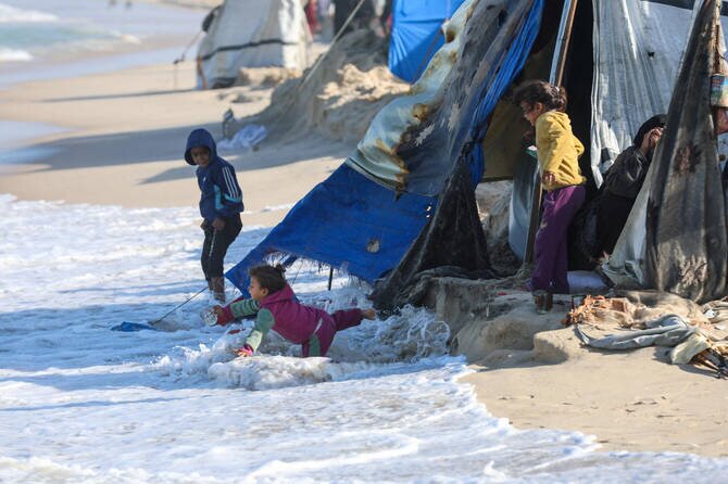 Gaza Endures First Major Winter Rains Amid Devastated Infrastructure