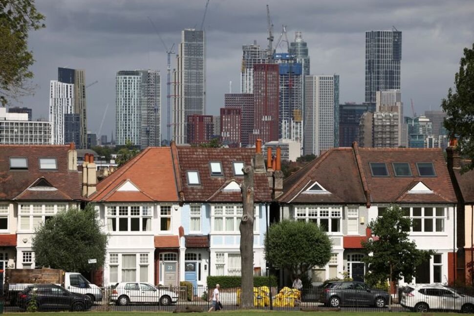UK Asking Home Prices Drop Sharply Ahead of Budget as Listings Surge