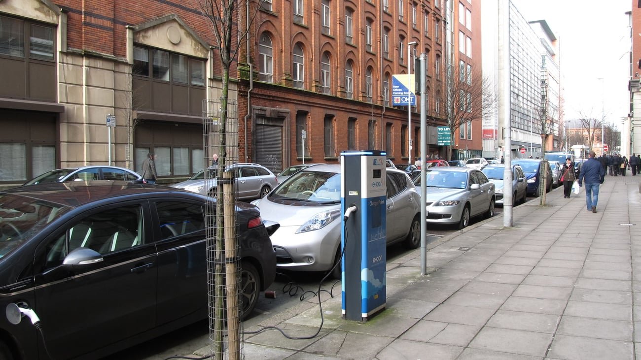 UK Plans Pay-Per-Mile Tax on Electric Vehicles to Close Revenue Gap