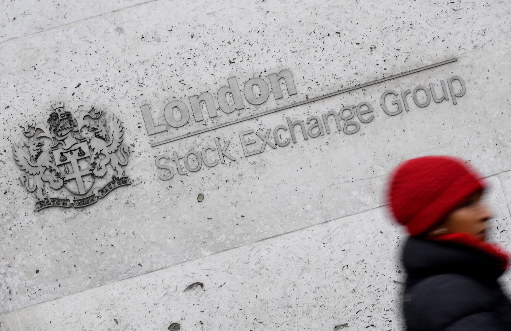 FTSE 100 Recovers as Rate-Cut Hopes Rise and UK Budget Looms