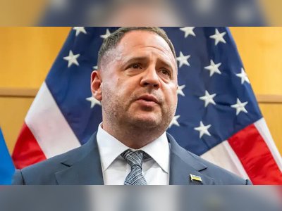 Der Präsident der Ukraine verliert einen wichtigen Mitarbeiter, da der Stabschef Andriy Yermak im Zuge einer umfassenden Korruptionsermittlung zurücktritt.