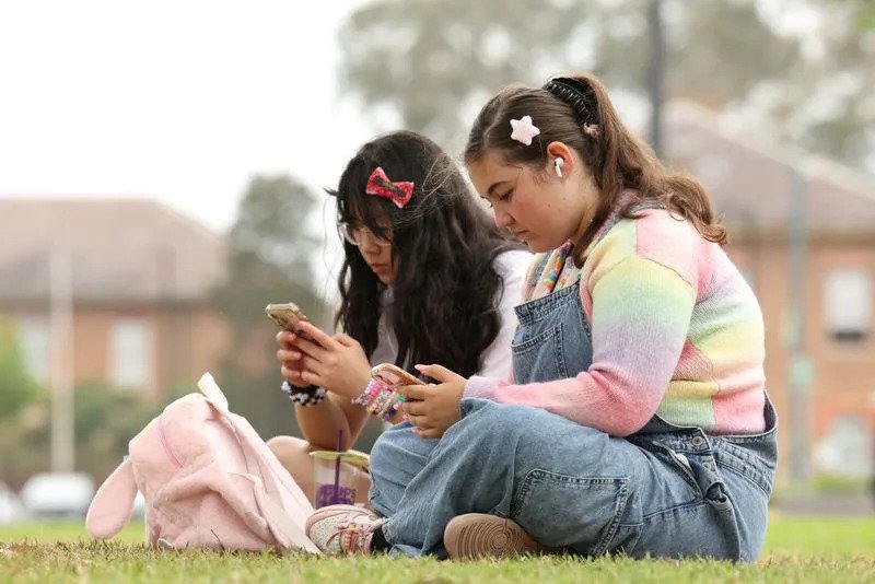 Australia’s under-16 social media ban leaves many teens anxious ahead of holiday break