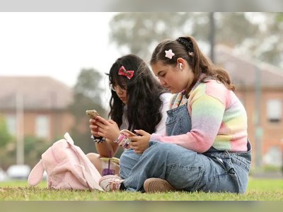 Australia’s under-16 social media ban leaves many teens anxious ahead of holiday break