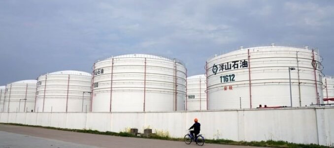 China Boosts Purchases of Discounted Saudi Crude as Oil Market Glut Widens