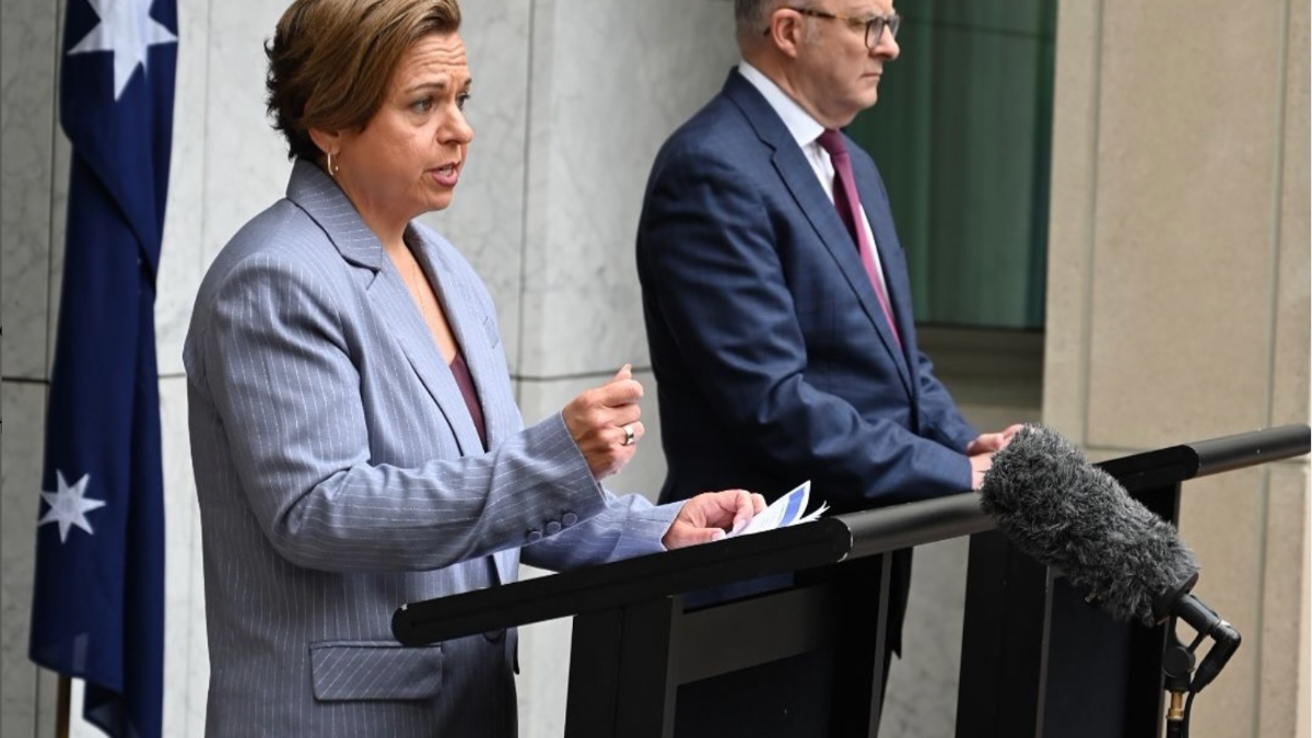 Australia’s Under-16 Social Media Ban Sparks Debate Over Free Speech and Age Verification