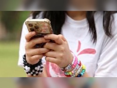 UT Health Child Psychiatrist Discusses Australia’s Pioneering Under-16 Social Media Ban