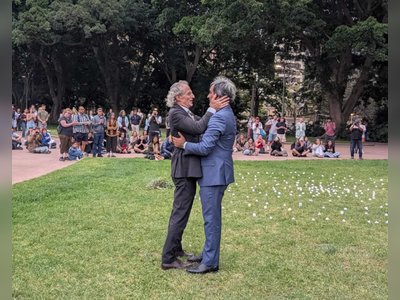Interfaith Unity Emerges as Jews and Muslims Embrace at Vigils After Bondi Beach Terror Attack