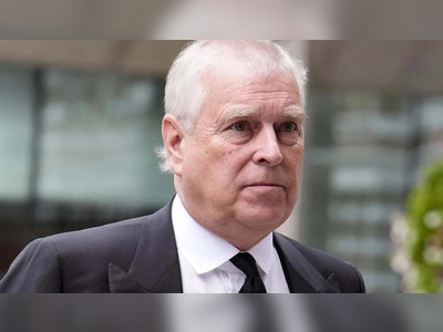 A Metropolitai Rendőrség megérkezett András herceg birtokára és magával vitte a tűzfegyvereit.