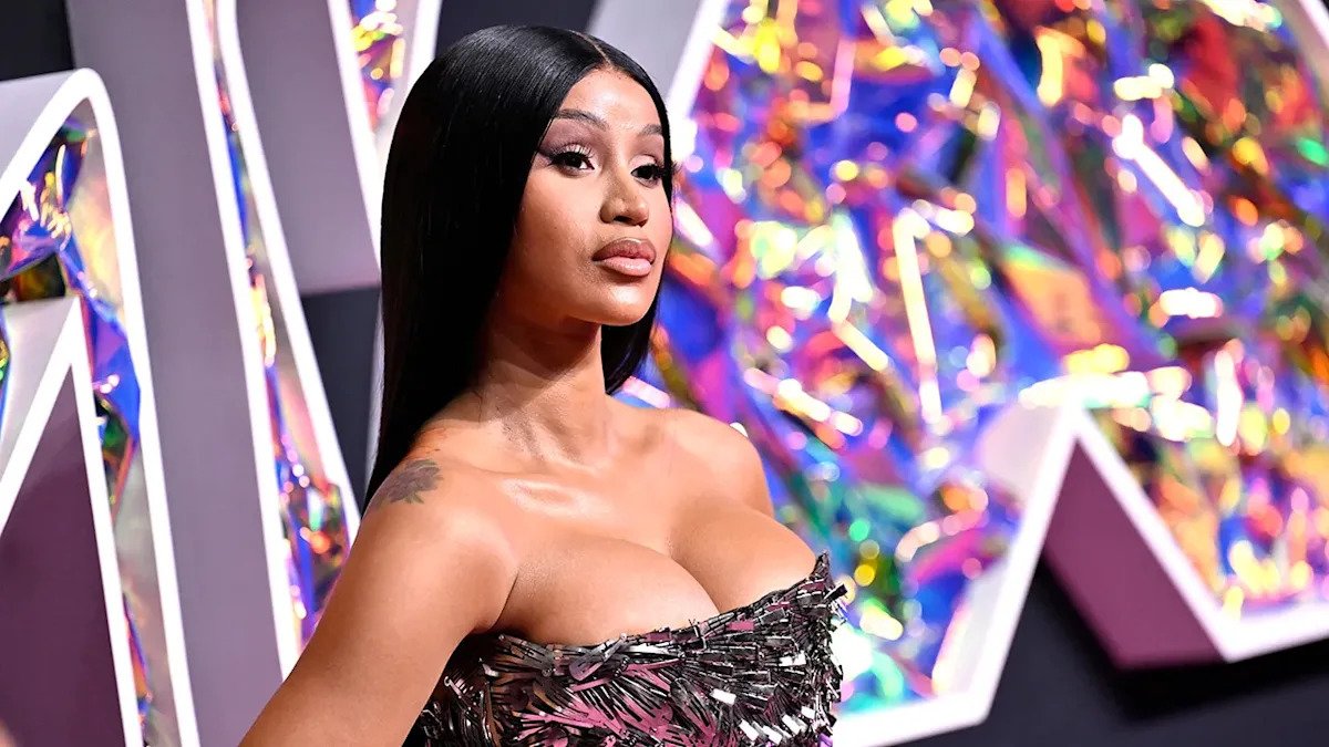 Cardi B Praises Saudi Arabia’s Cleanliness and Order, Contrasts It With ‘Ghetto’ America During Visit
