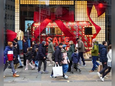 UK Shoppers Largely Shun High Streets Despite Boxing Day Sales Offers
