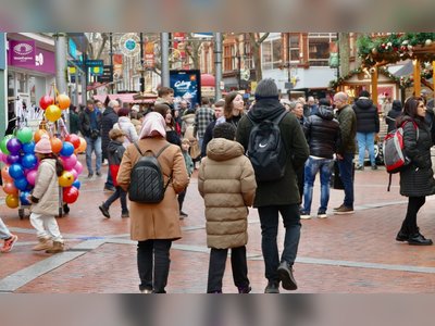 UK Shoppers Largely Shun High Streets Despite Boxing Day Sales Offers