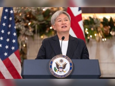 Australia’s Foreign Minister Expresses Deep Regret to Jewish Community After Bondi Beach Antisemitic Attack