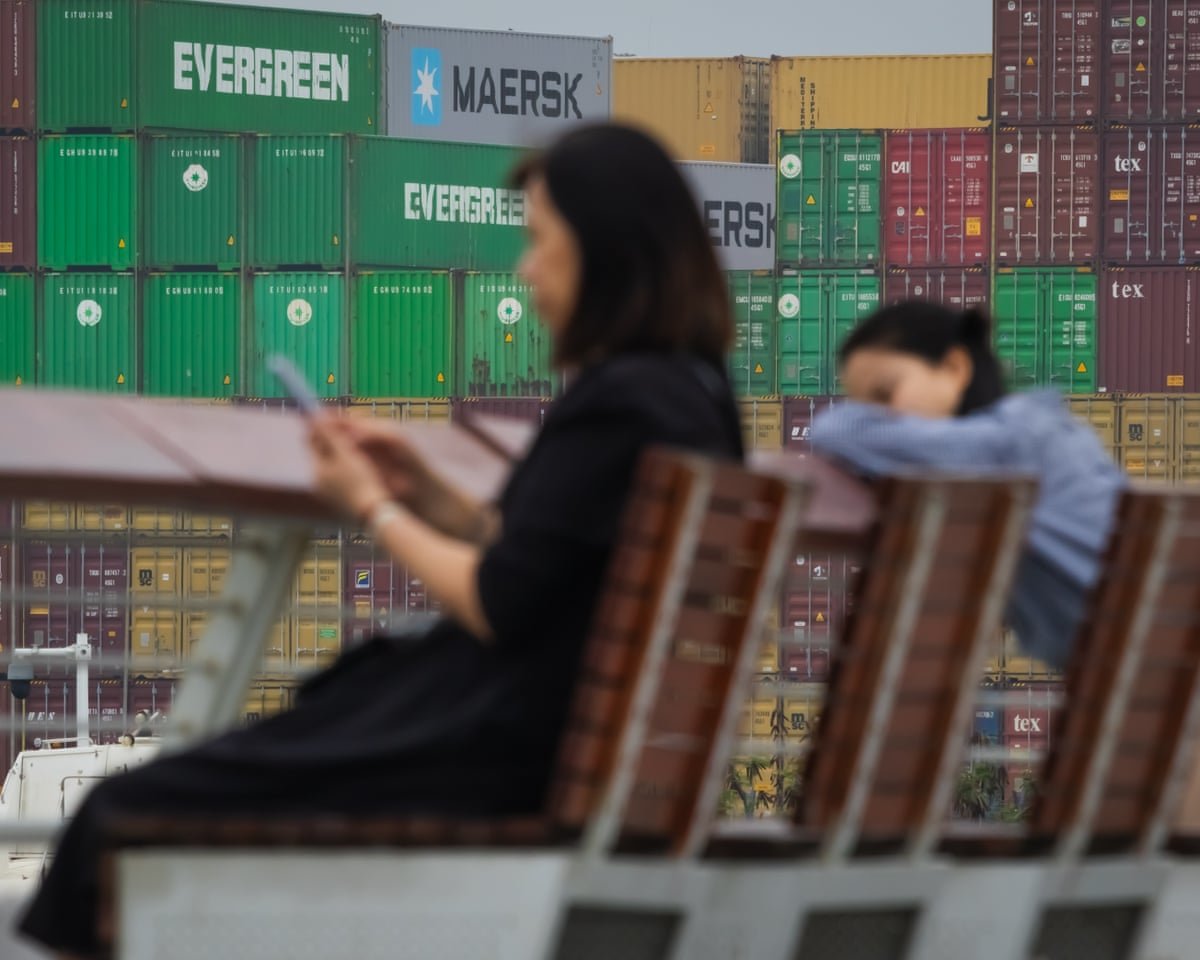 Cheap Chinese Imports Poised to Weigh on UK Inflation as Trade Patterns Shift