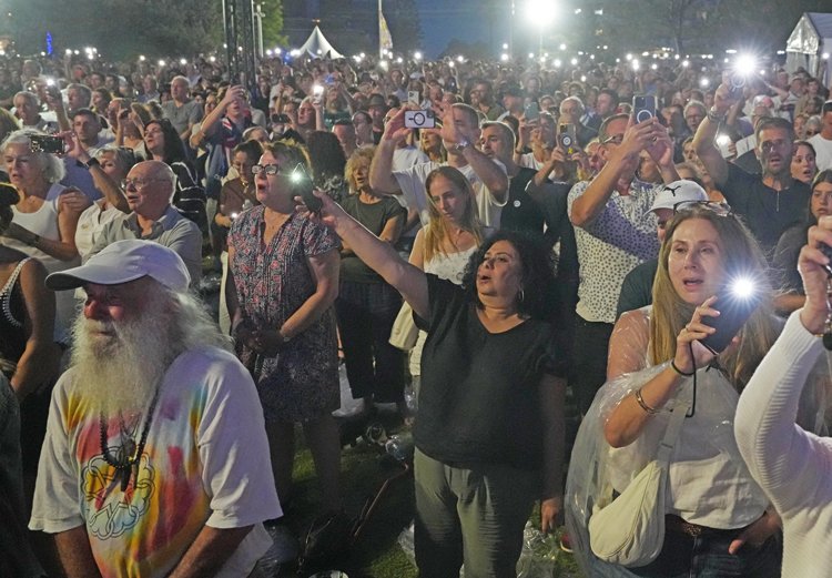 Thousands Rally Across Australia in Mourning and Solidarity After Bondi Beach Massacre