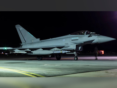 Des avions britanniques et français frappent des tunnels d'armement de l'État islamique près de Palmyre, selon le ministère de la Défense.