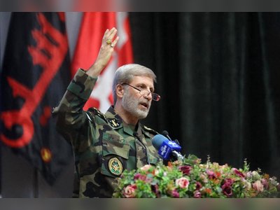 Australia Urges Citizens to Leave Iran Following Military Threats Amid Escalating Unrest