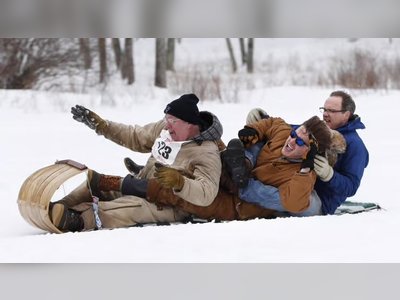 Une vague de neige à travers l'Europe déclenche des pénuries de luges et des ventes rapides dans le commerce de détail.