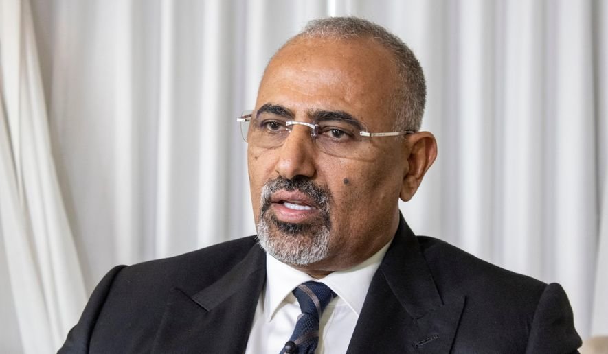 Saudi Arabia Accuses UAE of Secretly Evacuating Yemen Separatist Leader Amid Deepening Gulf Rift