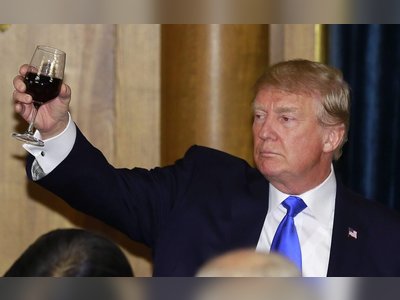 Präsident Trump kündigt neue Alkoholzölle an, während der Handelsdruck zunimmt.