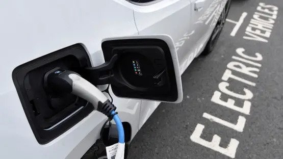 UK Battery-Electric Vehicle Sales Climb in 2025 but Fall Short of Government Benchmarks