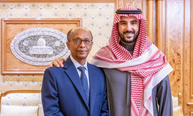 Saudi Defence Minister Praises Mukalla Port Director for Heroic Humanitarian Leadership