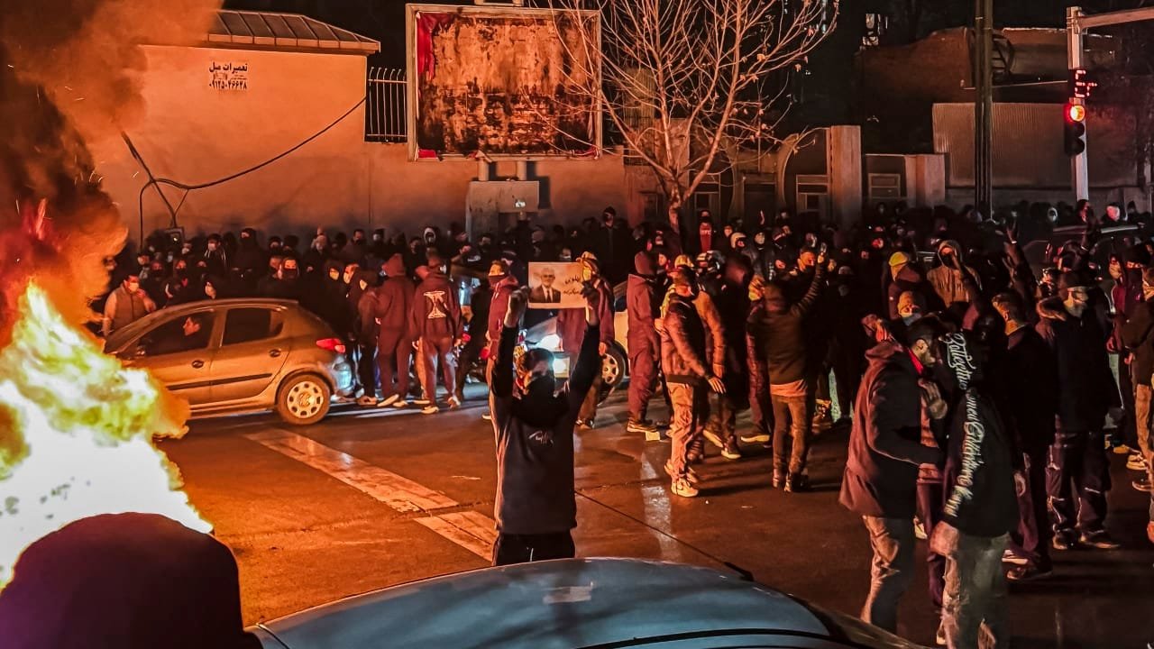 UK Commentary Alleges Use of Chemical Agents Against Iranian Protesters Amid Deadly Crackdown