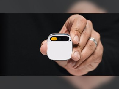 Apple and OpenAI Chase Screenless AI Wearables as the Post-iPhone Interface Battle Heats Up