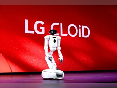 Le robot humanoïde Atlas de Boston Dynamics et le robot domestique LG CLOiD : le combat pour le verrouillage de la plateforme afin de contrôler l'IA physique.