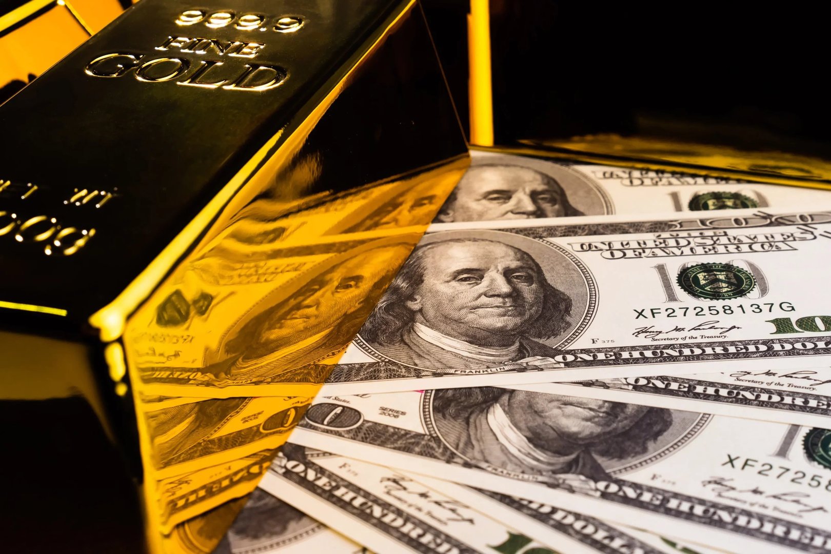 Gold Jumps More Than 8% in a Week as the Dollar Slides Amid Greenland Tariff Dispute