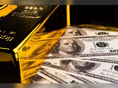 Gold Jumps More Than 8% in a Week as the Dollar Slides Amid Greenland Tariff Dispute