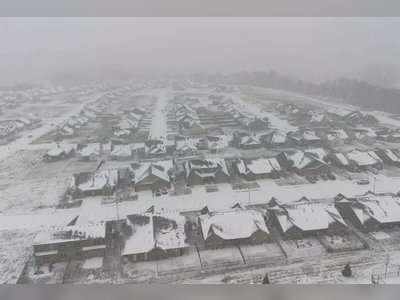 U.S. winter storm triggers 13,000-plus flight cancellations and 160,000 power outages