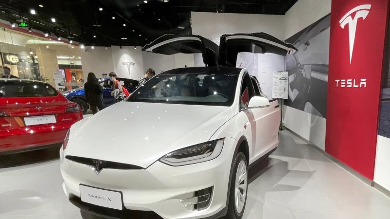Tesla Ends Model S and X Production and Sends $2 Billion to xAI as 2025 Revenue Declines
