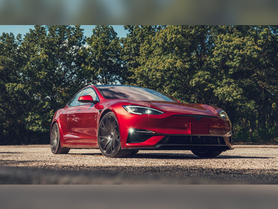 Tesla met fin à la production des modèles S et X et envoie 2 milliards de dollars à xAI alors que les revenus de 2025 diminuent.