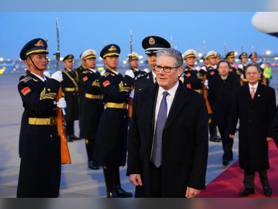 Starmer signale un poussée du Royaume-Uni pour une relation plus « sophistiquée » avec la Chine lors de discussions avec Xi.