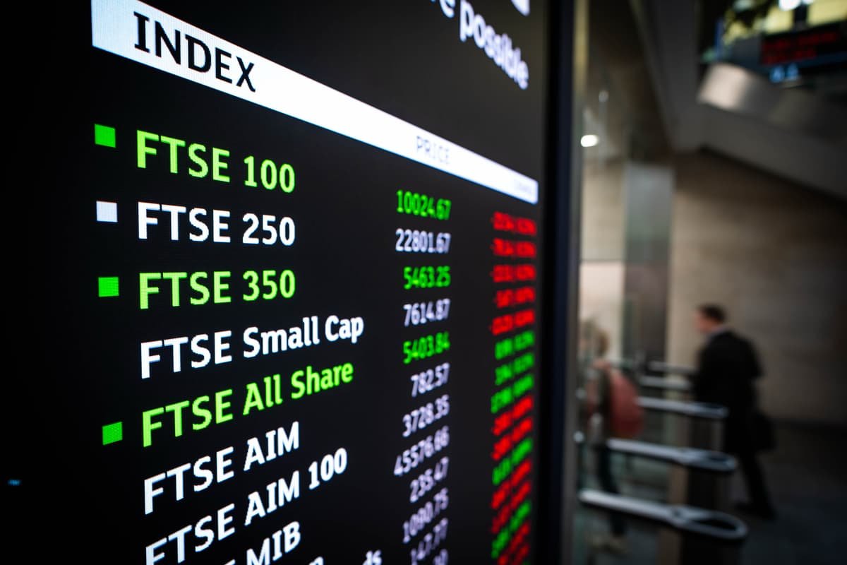 FTSE 100 Climbs to New All-Time Peak as Commodity Prices Surge and Miners Rally