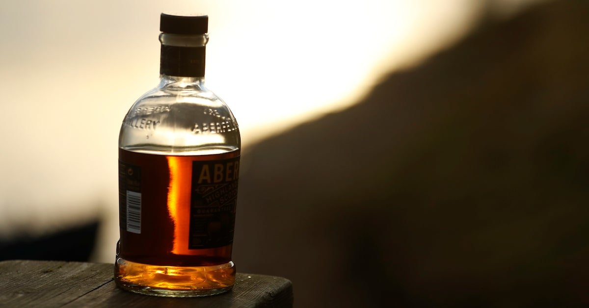 China to Halve Tariffs on UK Whisky Following Xi–Starmer Talks in Beijing