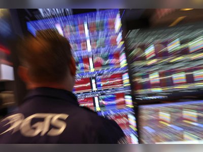 Les marchés sont secoués alors que les dépenses en IA, les changements de politique américaine et les mouvements de sécurité mondiale entraînent une nouvelle volatilité.