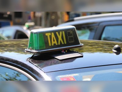 Két férfit tartóztattak le Spanyolországban, miután állítólag körülbelül 5000 eurót csaltak ki egy taxisofőrtől a Barcelona-Lisszabon út során.