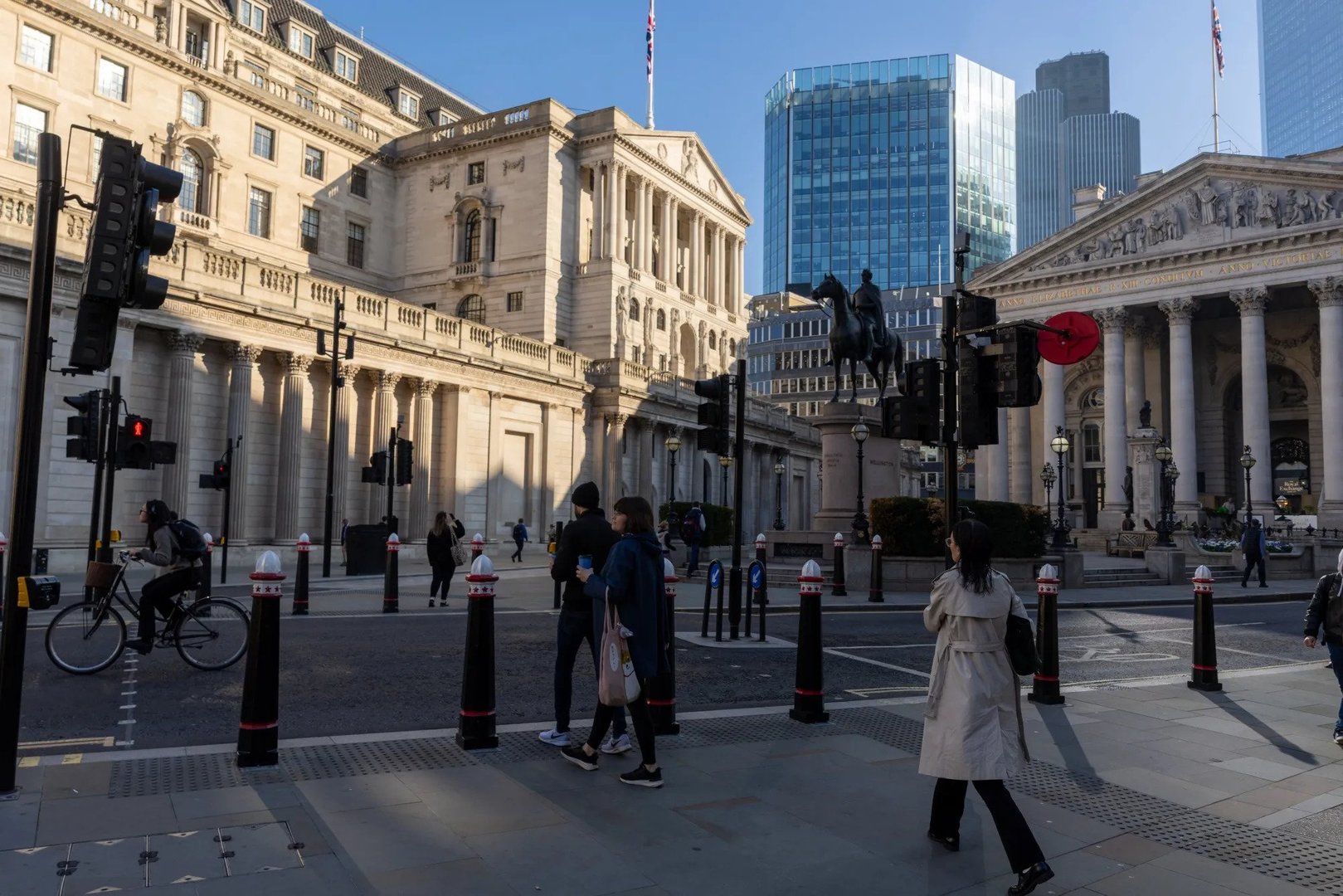 Bank of England Holds UK Interest Rates at 3.75% in Close Decision