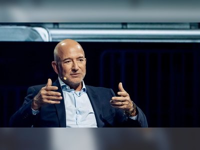 Former Washington Post Editor Accuses Jeff Bezos of Shifting Priorities Amid Mass Layoffs