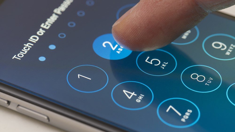 Apple iPhone Lockdown Mode blocks FBI data access in journalist device seizure